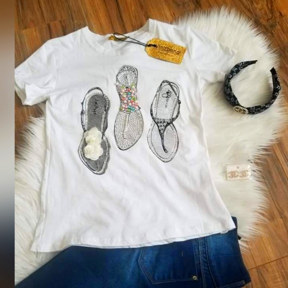 Bonita blusa vinizbena con piedreria